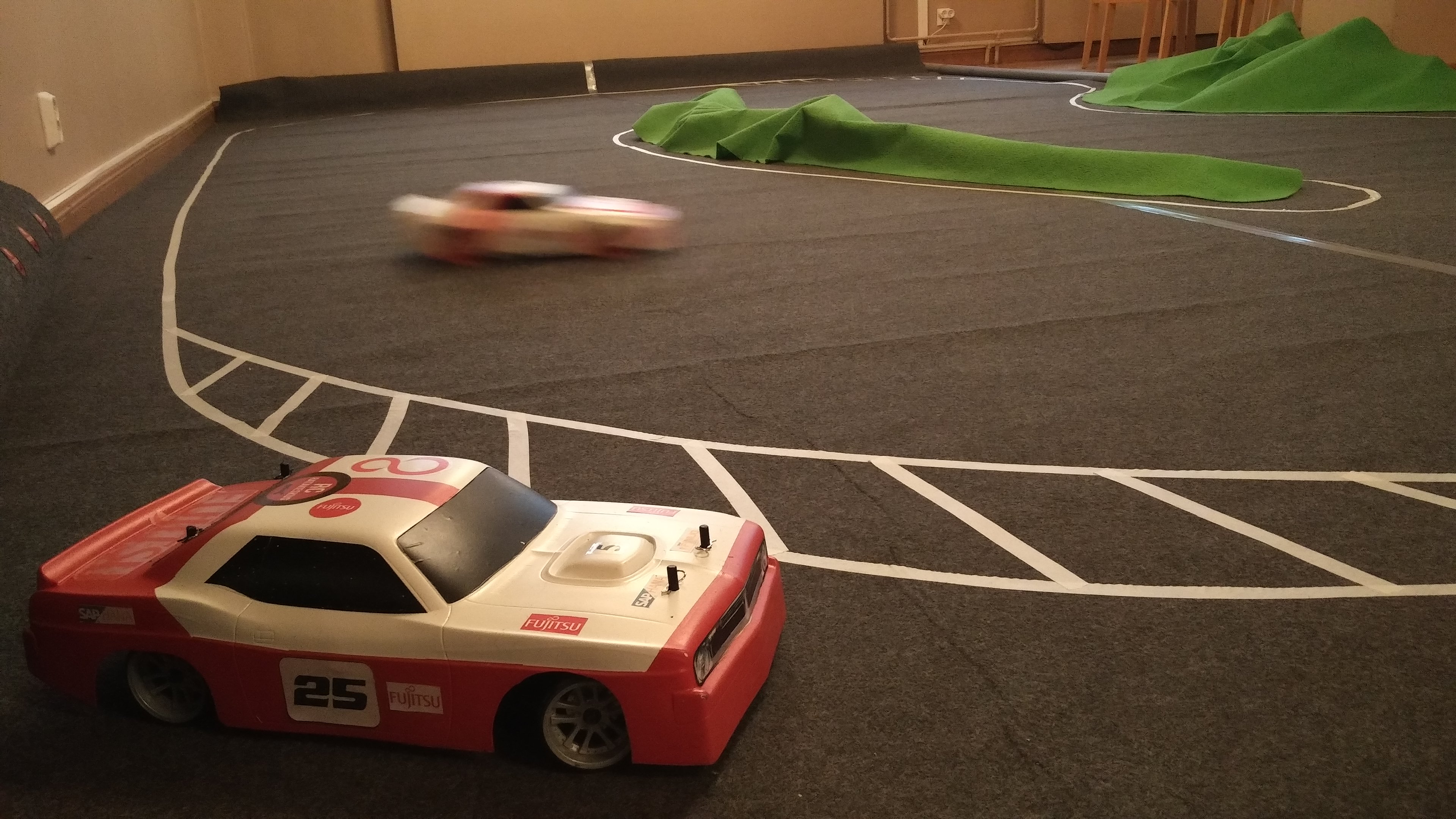 Siirrettävä rata Fujitsun ständillä